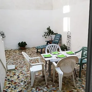 Appartement Exceptionnel : Hypercentre T2 Avec Patio, Biarritz